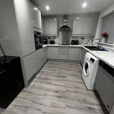 Stylish New-build Family - Free Parking Wifi *