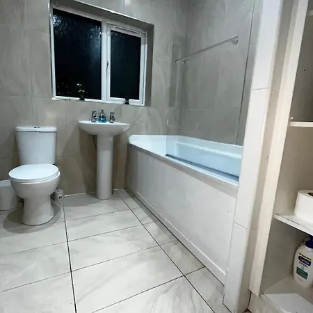 Stylish New-build Family - Free Parking Wifi Holiday home *