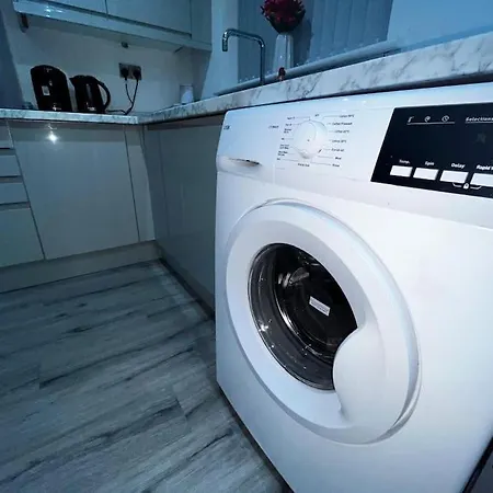Stylish New-build Family - Free Parking Wifi *