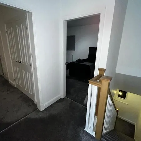 Stylish New-build Family - Free Parking Wifi Bradford (West Yorkshire)