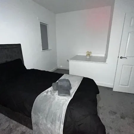 Stylish New-build Family - Free Parking Wifi Holiday home Bradford (West Yorkshire)